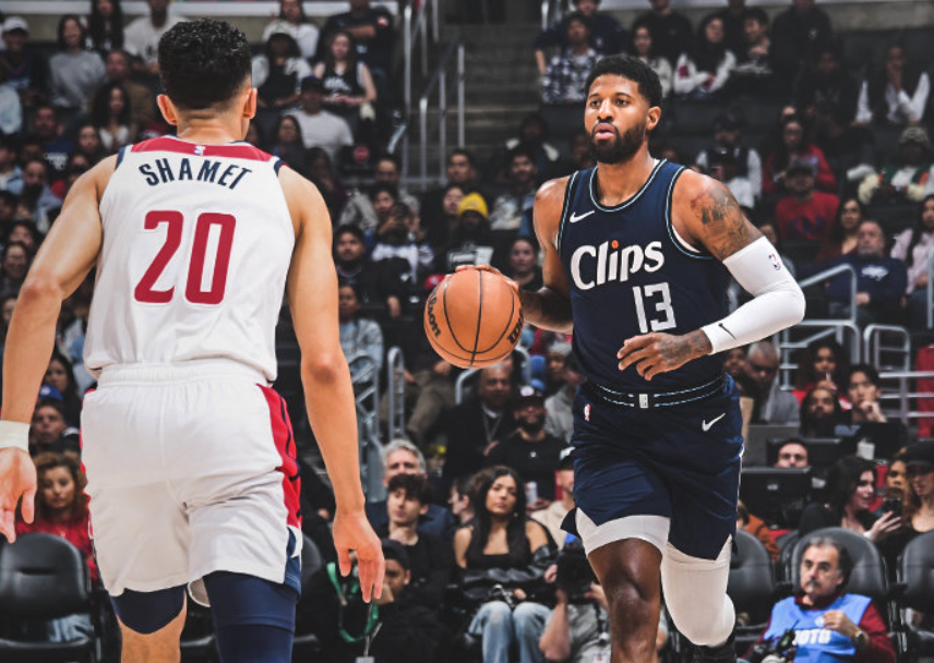 伦纳德领衔快船胜马刺，开局战役夺胜首场的简单介绍