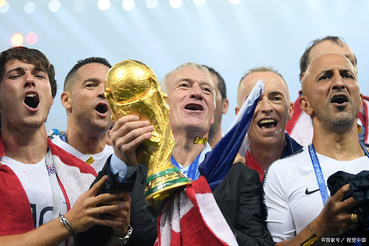 著名球员率队赢得背靠背冠军夺冠成功