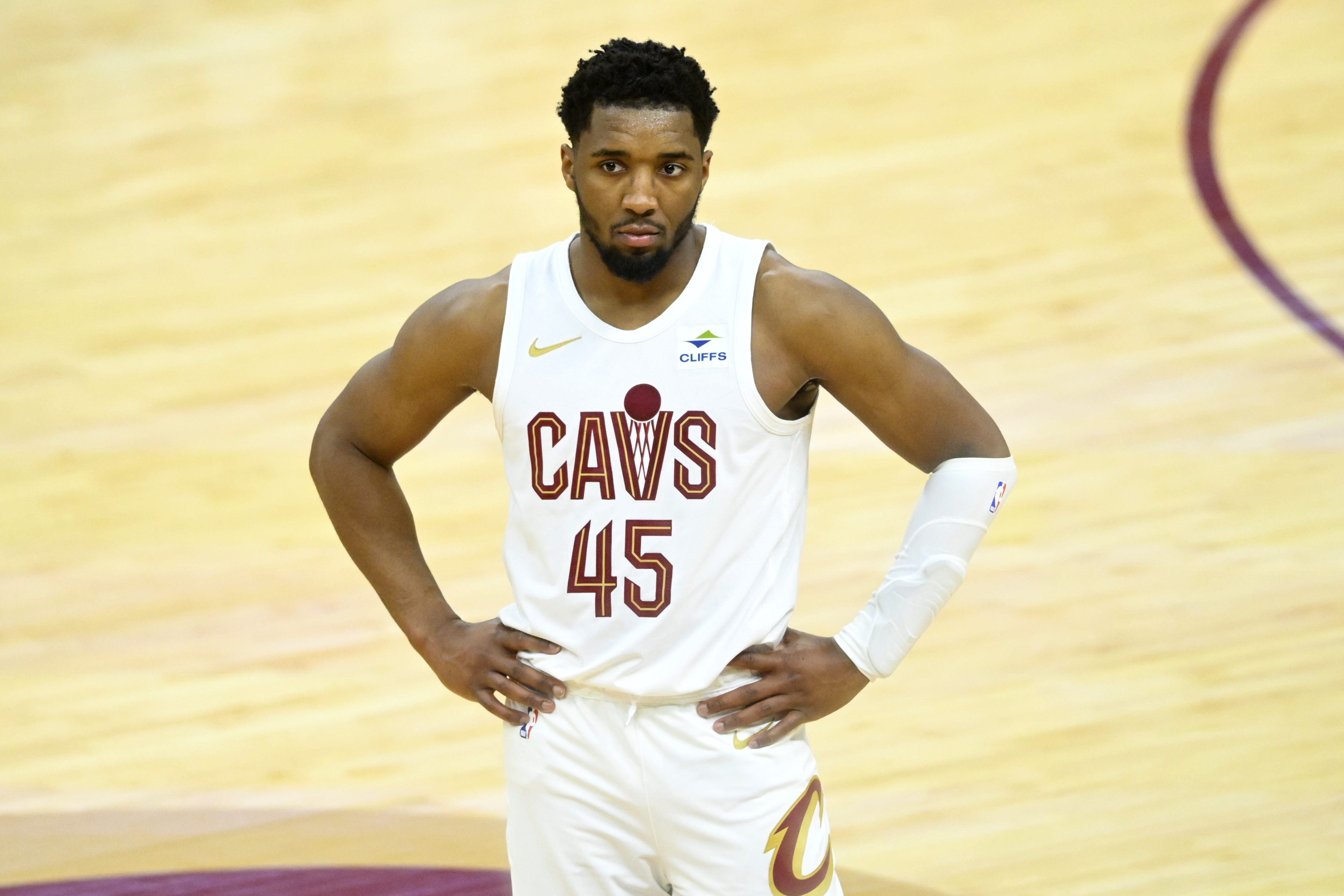 米切尔砍下生涯新高得分,爵士取得胜利 米切尔砍下生涯新高得分,爵士取得胜利