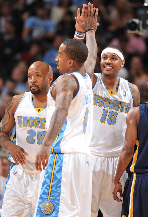 关于墨西哥男篮力克黄蜂，萨姆·米切尔完成帽子戏法的信息