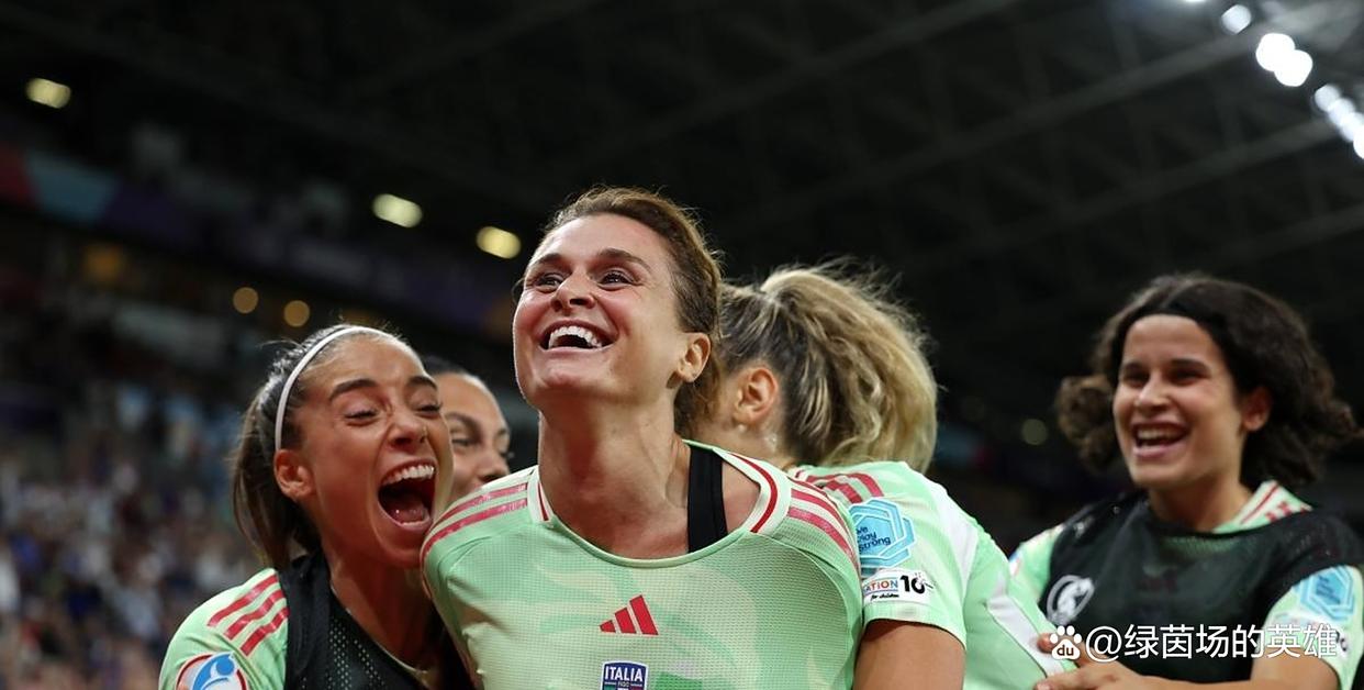 包含意大利女足金靴出击，轻松击败对手跻身比赛四强的词条