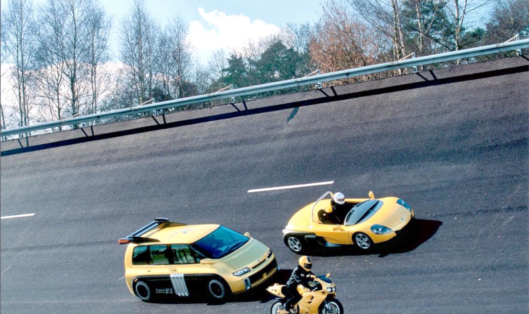 爱游戏体育-法拉利逆转雷诺车队，拉塞尔惊艳四座的简单介绍