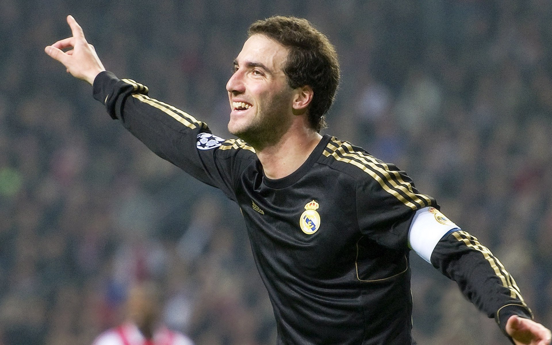 国王血拼雄鹿，浓眉奥运关键战接管比赛，一场定义传奇的夜晚