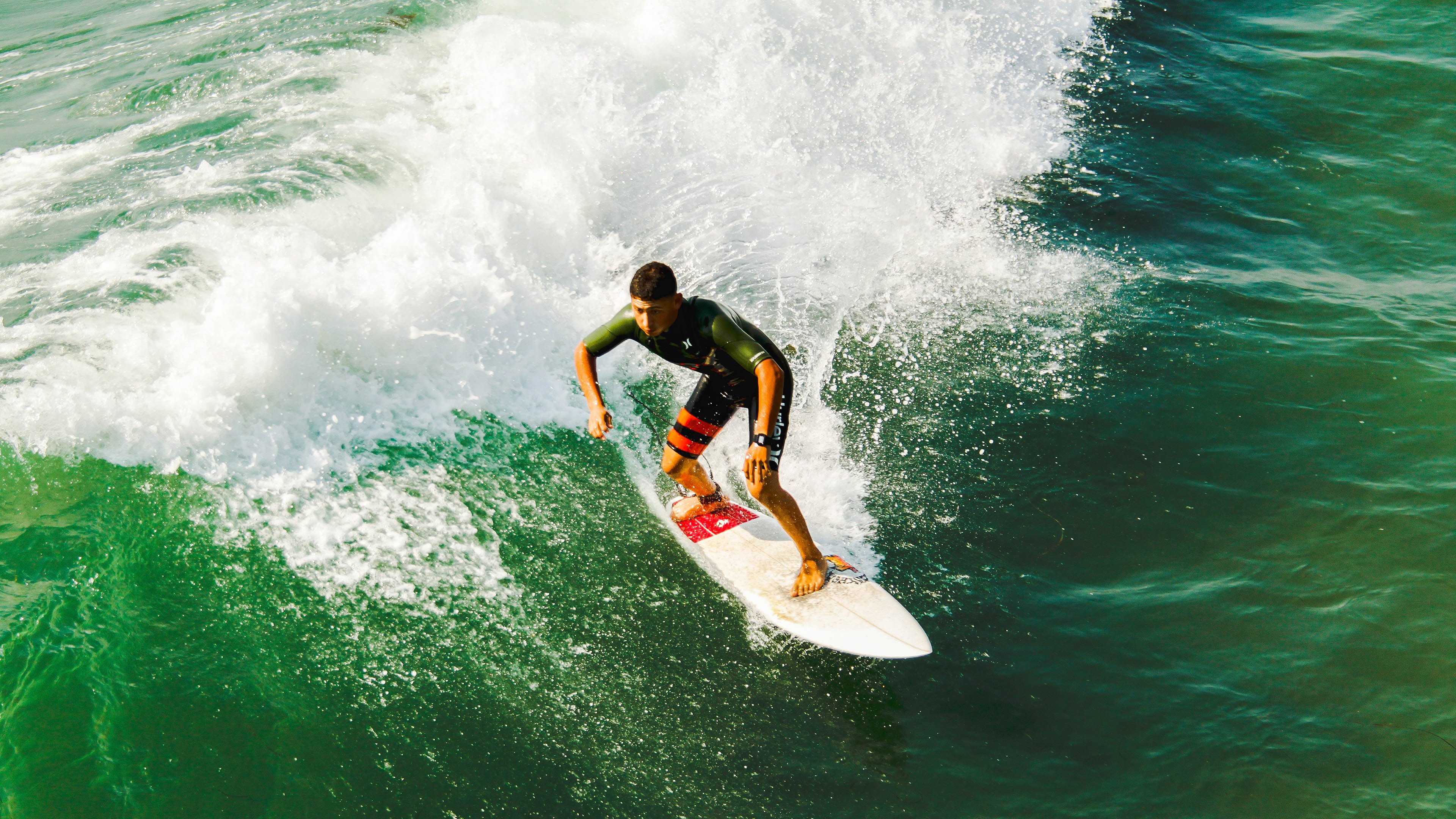 冰与火之歌，当厄瓜多尔制霸冰岛，萨拉赫在F1赛道接管比赛