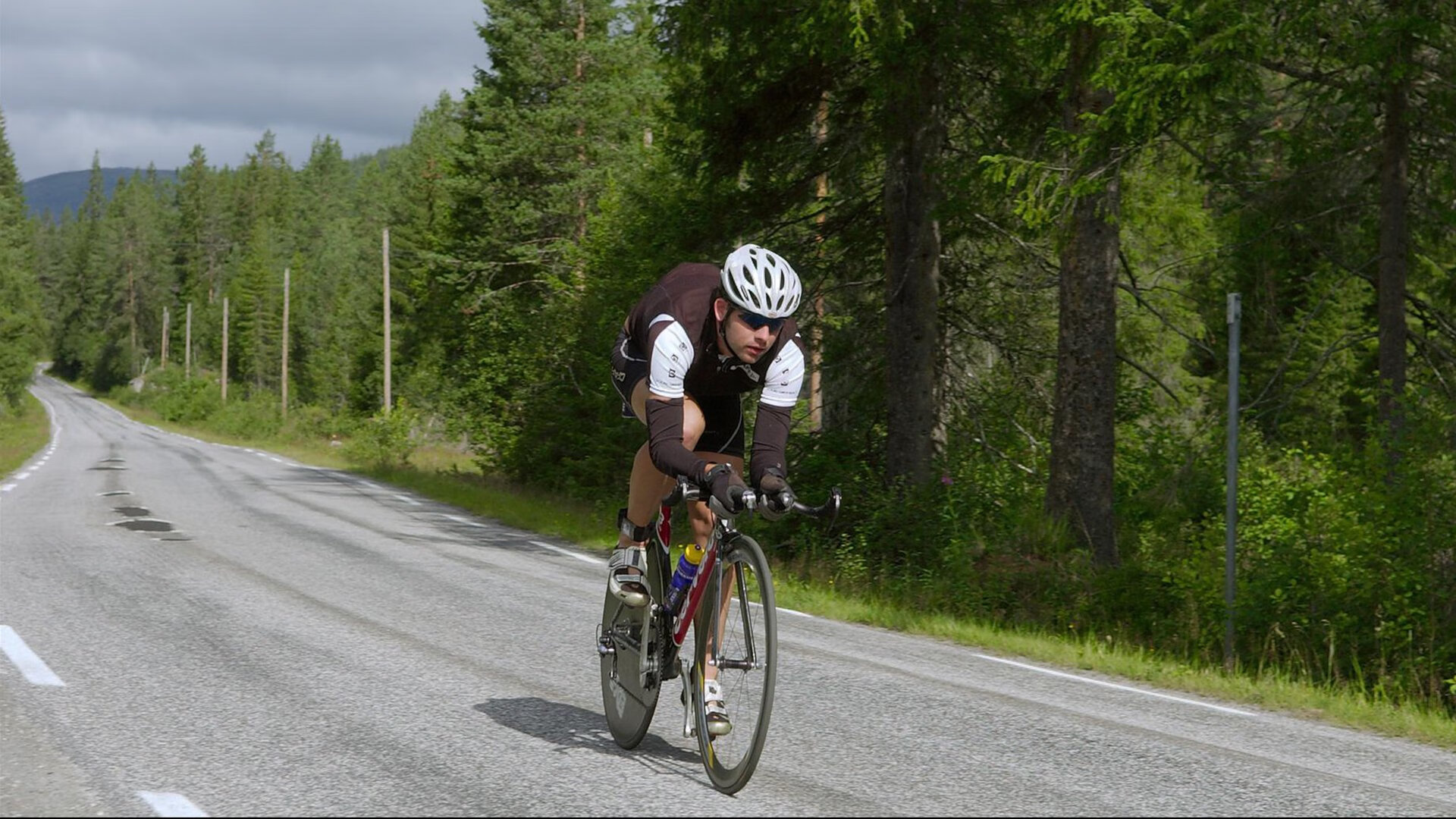 爱游戏入口-米切尔生死战爆发，骑士力克灰熊守住季后赛希望