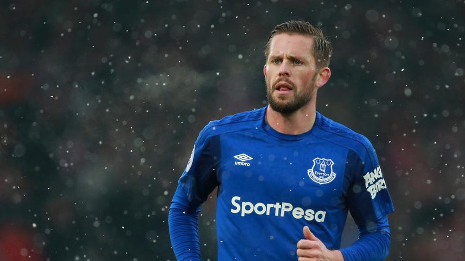 红牛二队碾压哈斯车队，拉塞尔点燃赛场，一场颠覆预期的F1战役